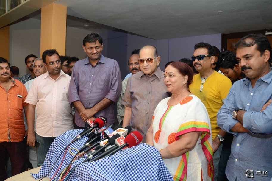 Super-star-Krishna-Watches-Srimanthudu-Movie